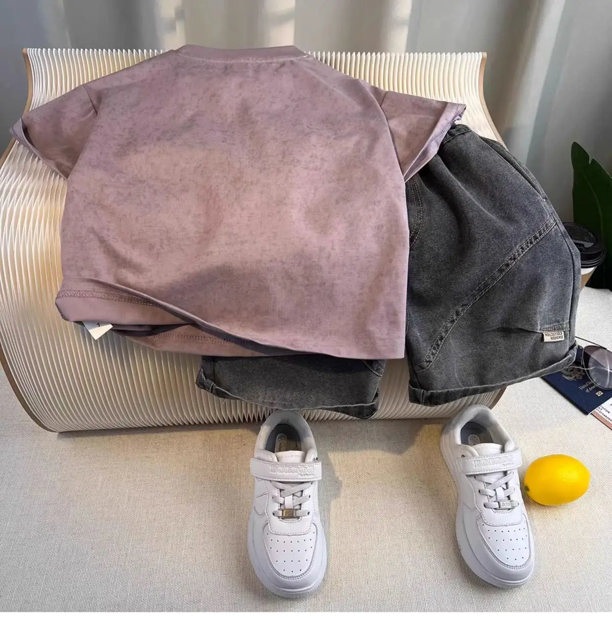 Boys 2-Piece Summer Suit Pink Grey White Sneakers — feature 8
