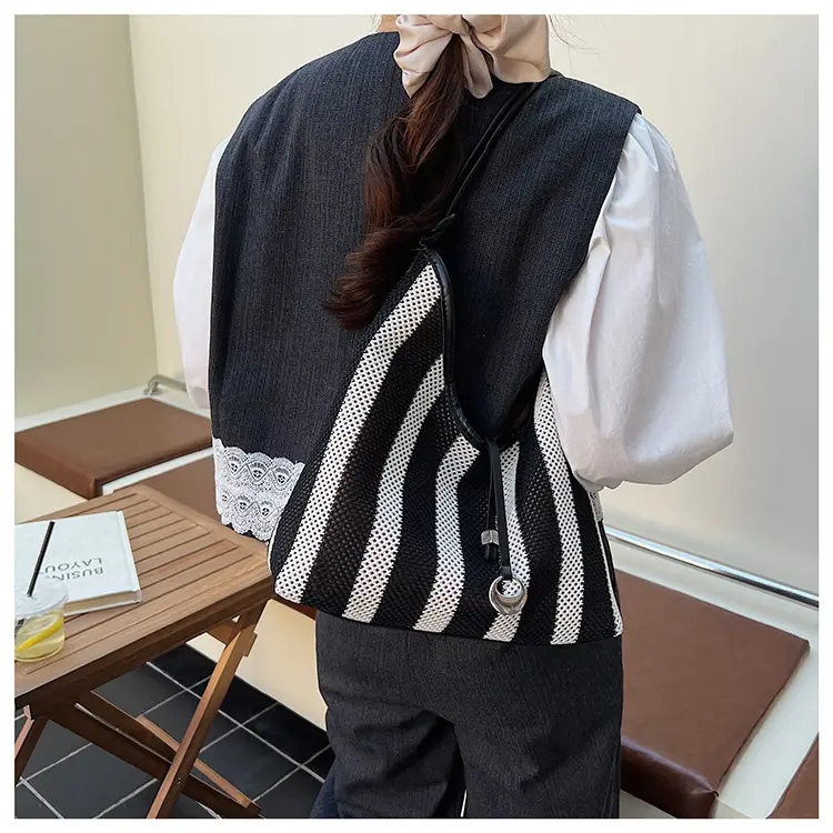 Women's Red White Striped Large Capacity Tote Bag — feature 15