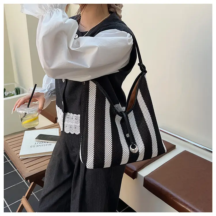 Women's Red White Striped Large Capacity Tote Bag — feature 17