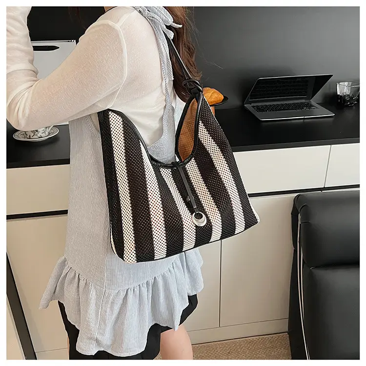 Women's Red White Striped Large Capacity Tote Bag — feature 18