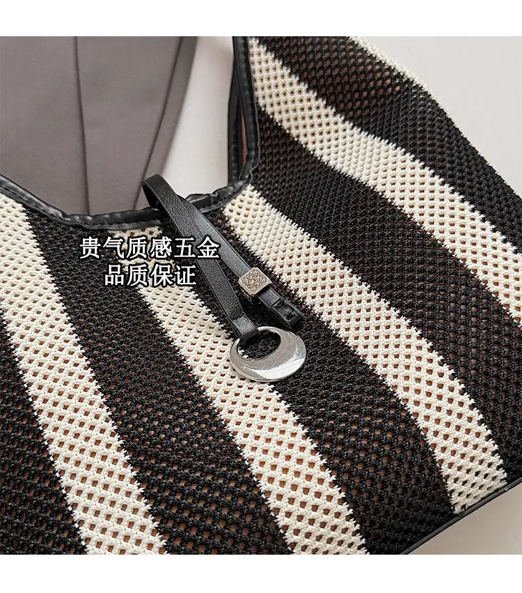 Women's Red White Striped Large Capacity Tote Bag — feature 4