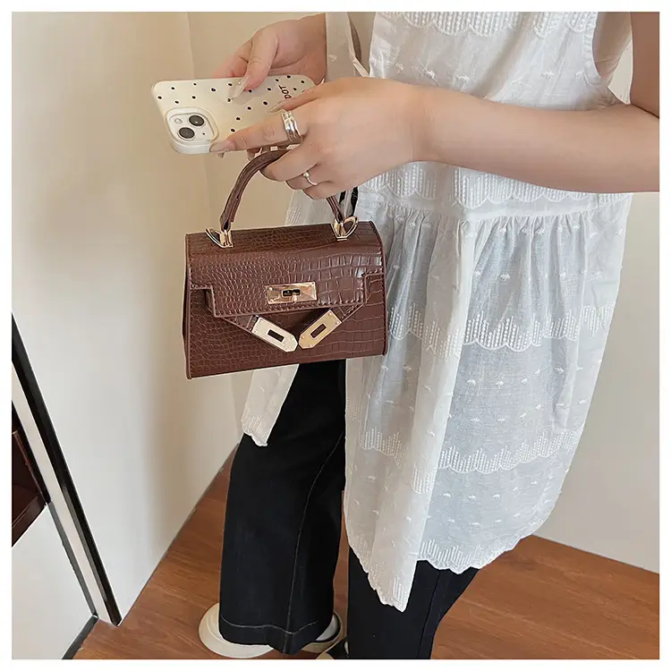 Women's 2025 Croc Leather Shoulder Crossbody Bag — feature 14