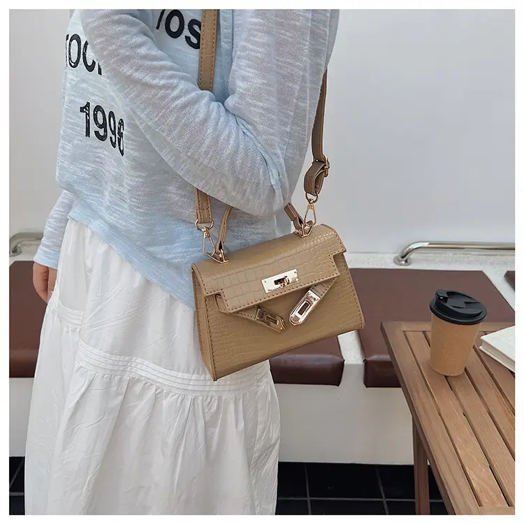 Women's 2025 Croc Leather Shoulder Crossbody Bag — feature 21
