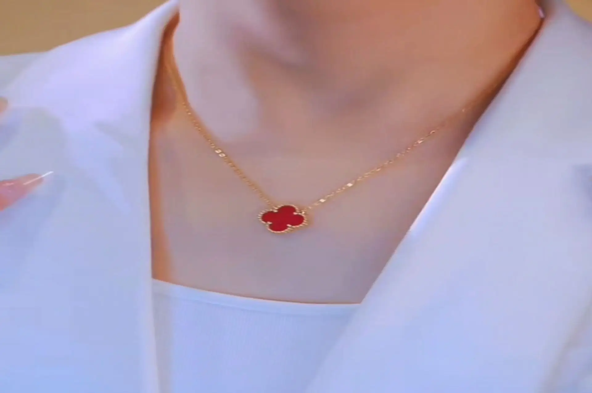 Lucky Four-Leaf Necklace Women Titanium Gold Red — feature 2