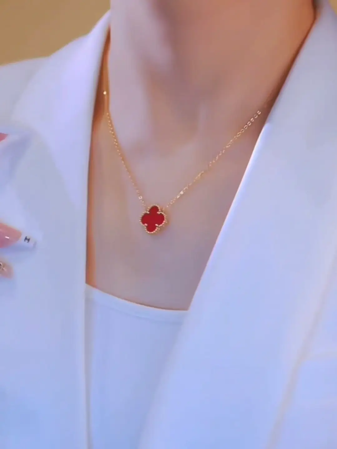 Lucky Four-Leaf Necklace Women Titanium Gold Red — feature 4