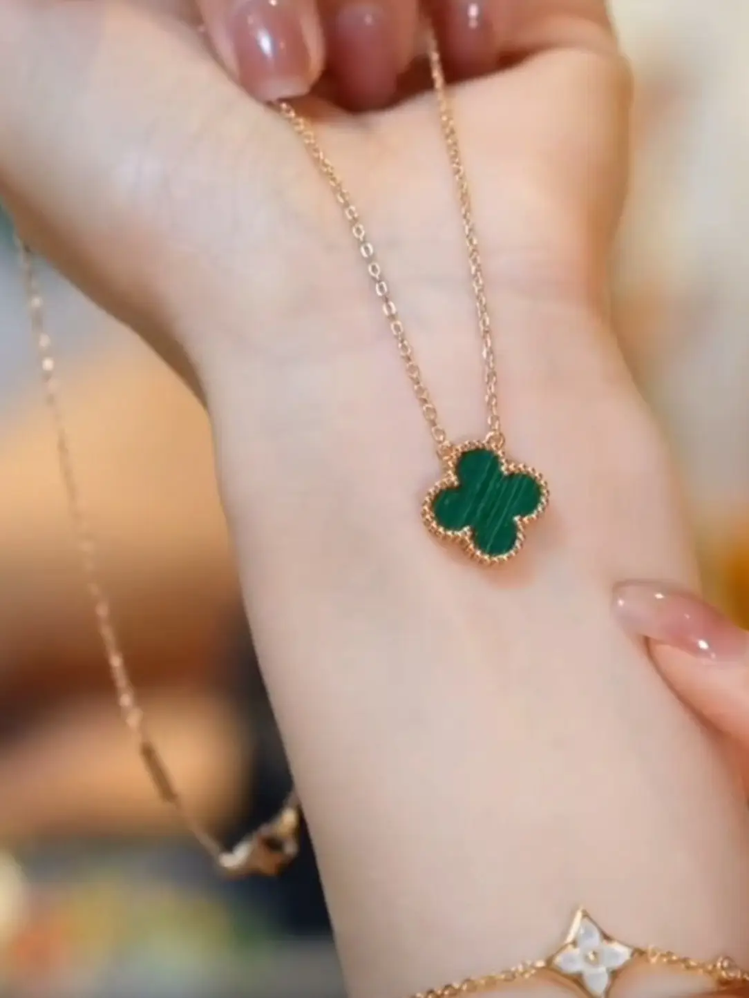 Lucky Four-Leaf Necklace Women Titanium Gold Red — feature 6