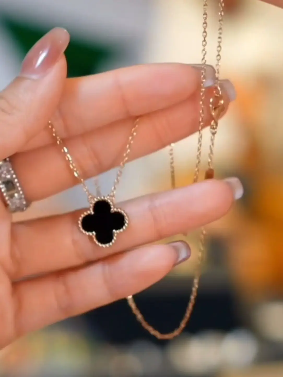 Lucky Four-Leaf Necklace Women Titanium Gold Red — feature 7