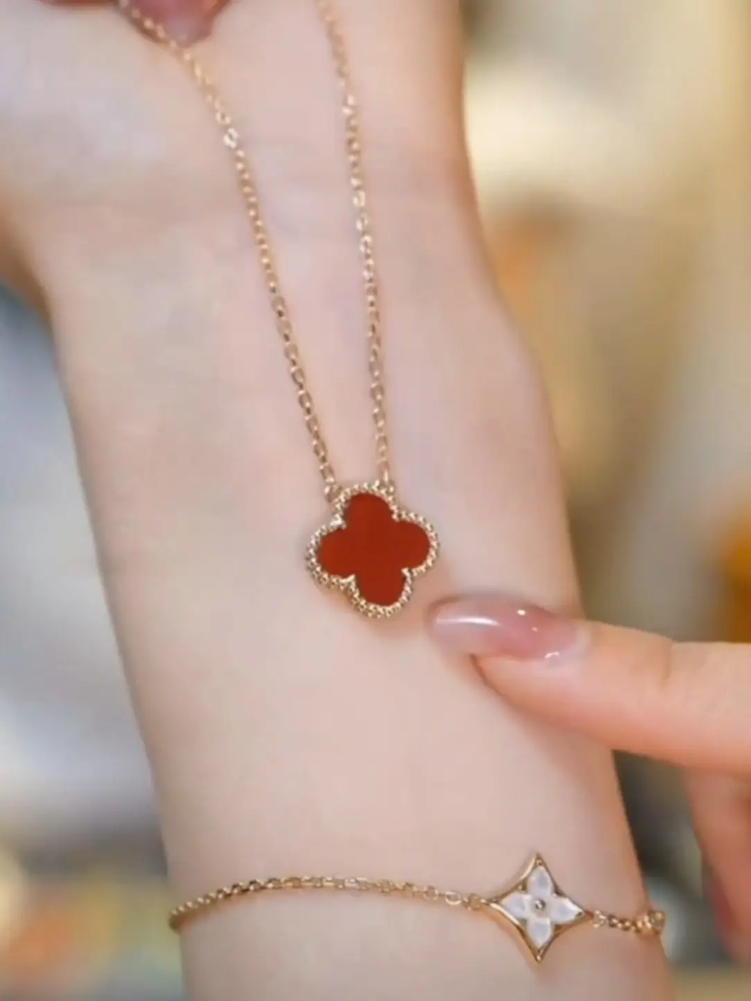 Lucky Four-Leaf Necklace Women Titanium Gold Red — feature 8