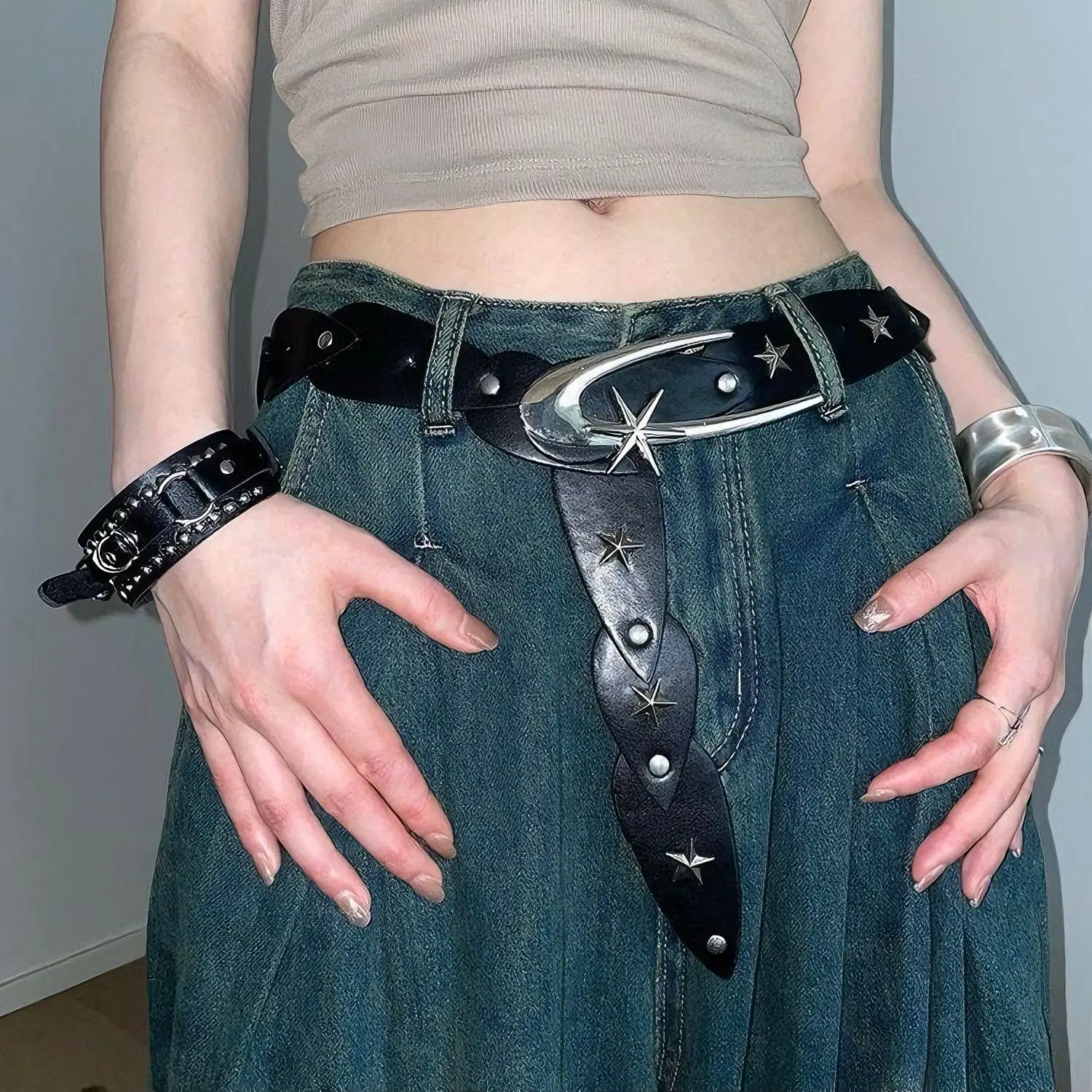 Black Star Belt for Women Retro Waist Accessory — feature 3