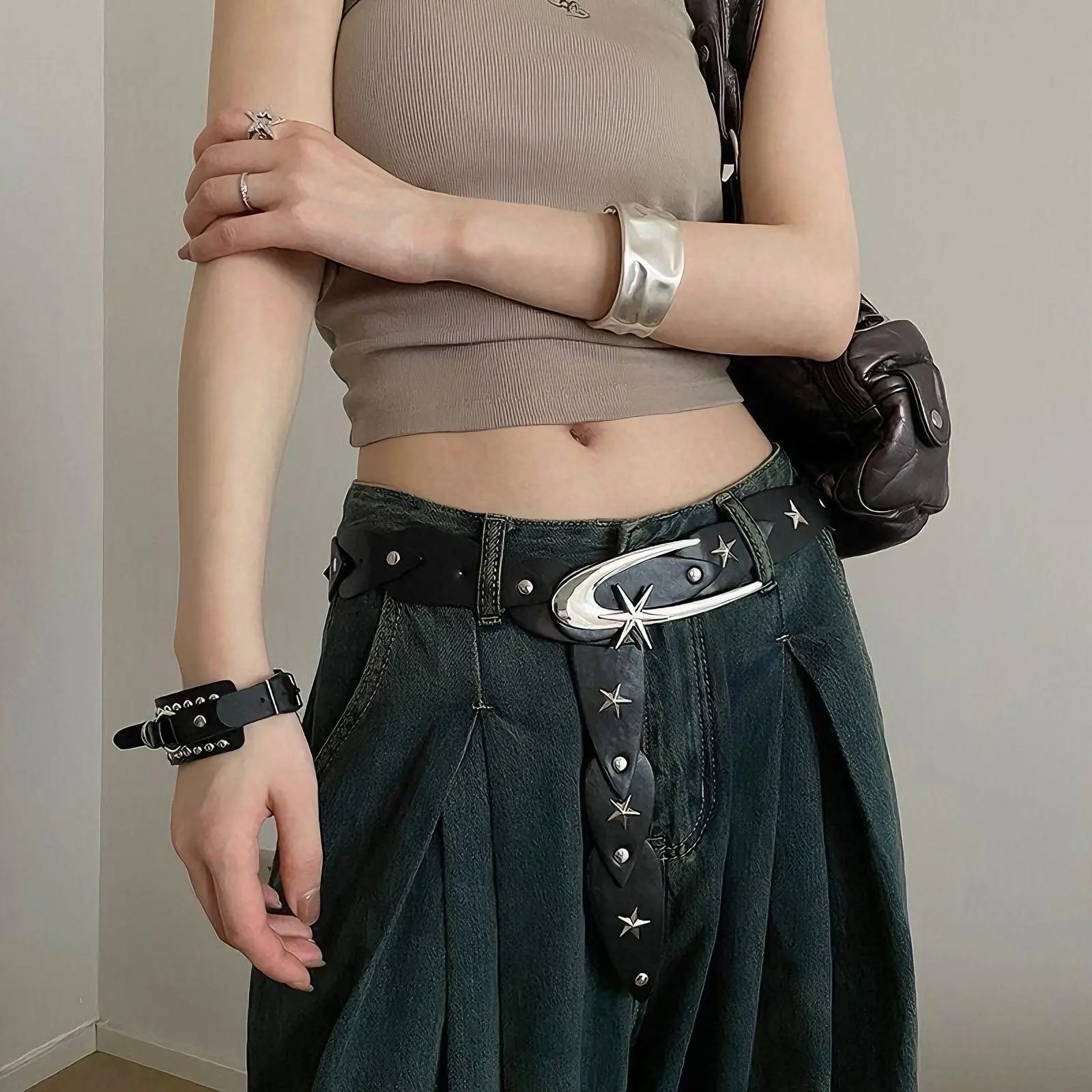 Black Star Belt for Women Retro Waist Accessory — feature 5