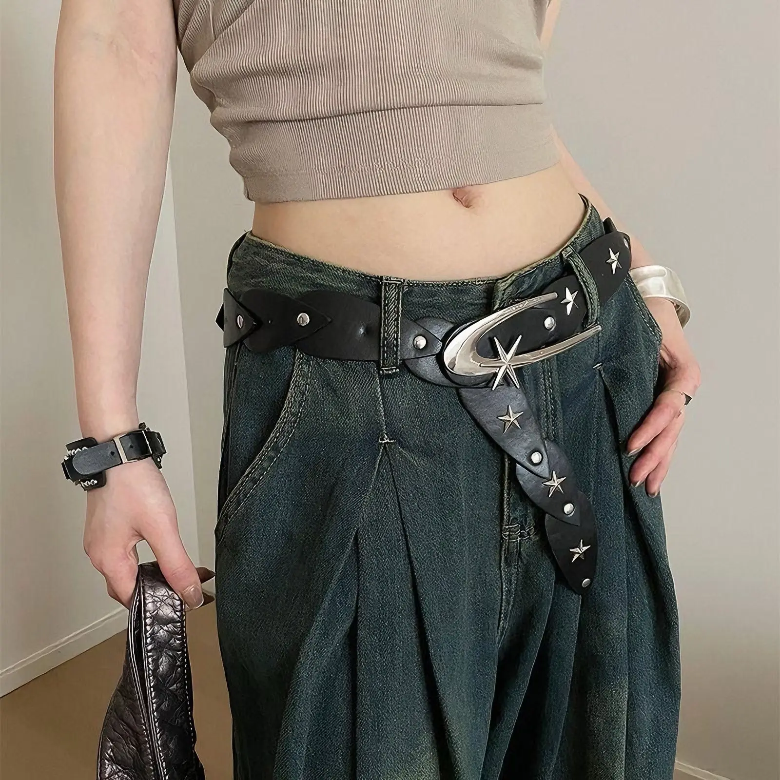Black Star Belt for Women Retro Waist Accessory — feature 6