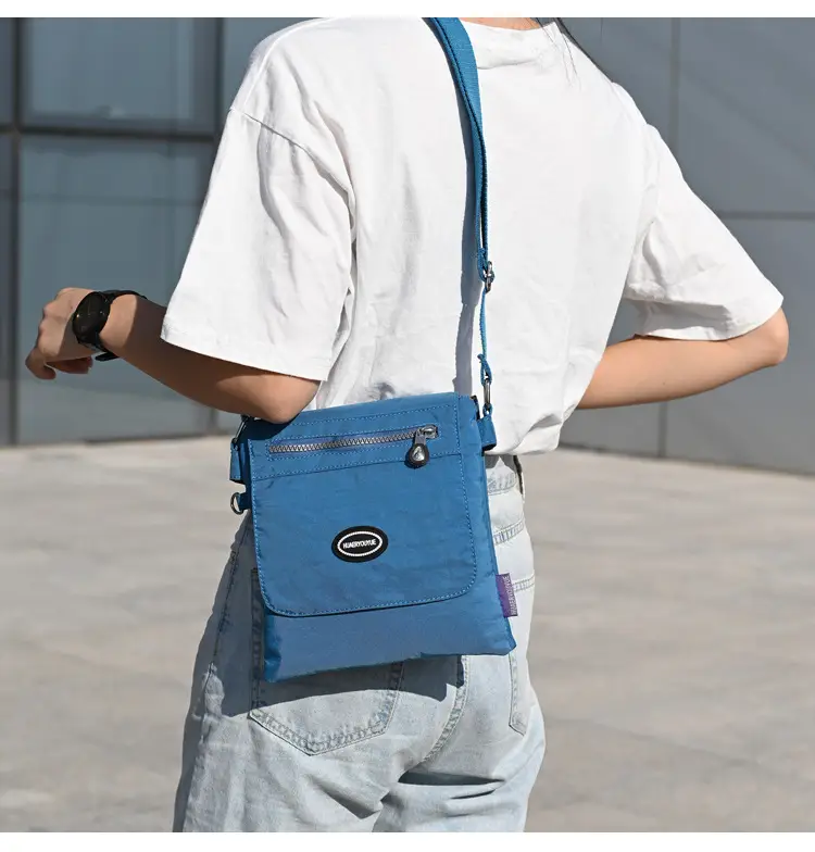 Women's Large Capacity Waterproof Crossbody Bag — feature 14