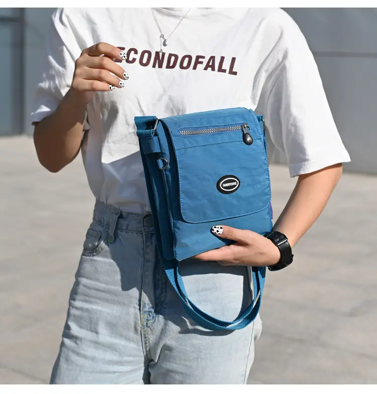 Women's Large Capacity Waterproof Crossbody Bag — feature 16