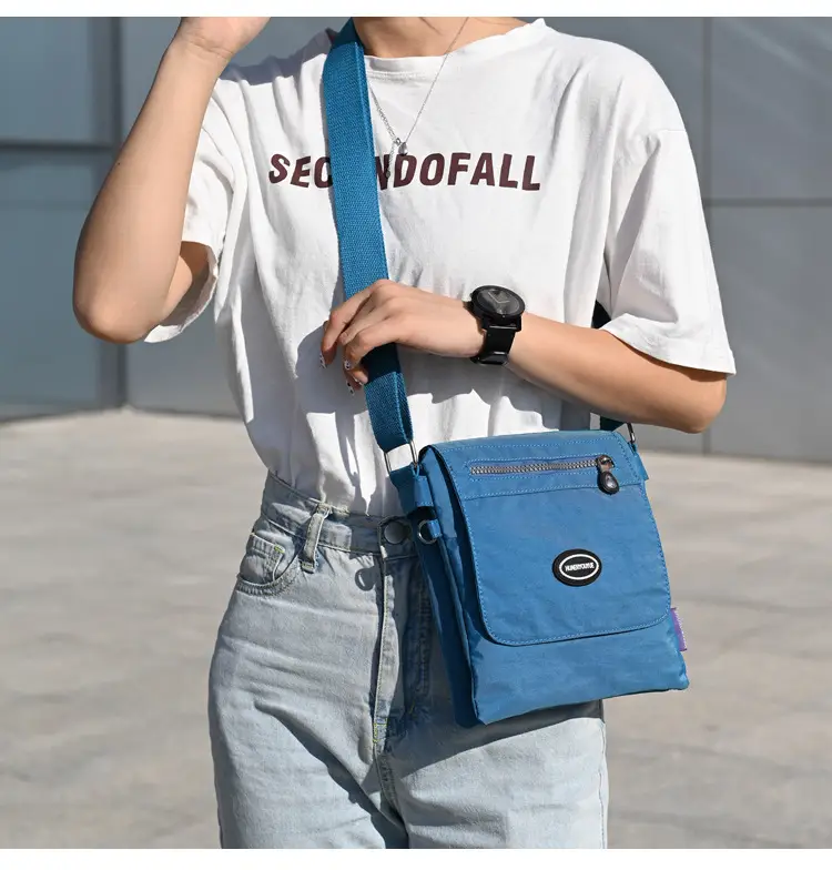 Women's Large Capacity Waterproof Crossbody Bag — feature 17