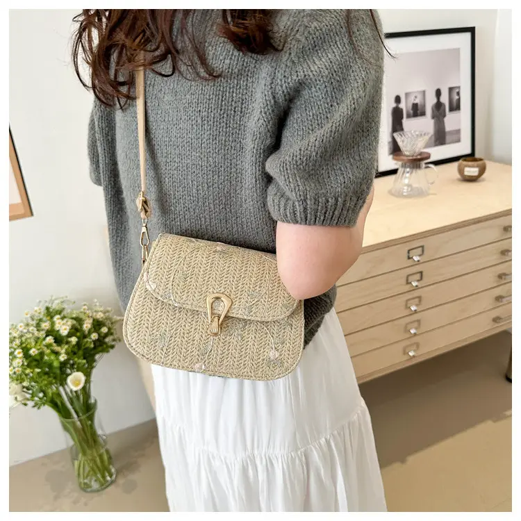 Korean Pattern Lock Crossbody Bag White 2024 — feature 13