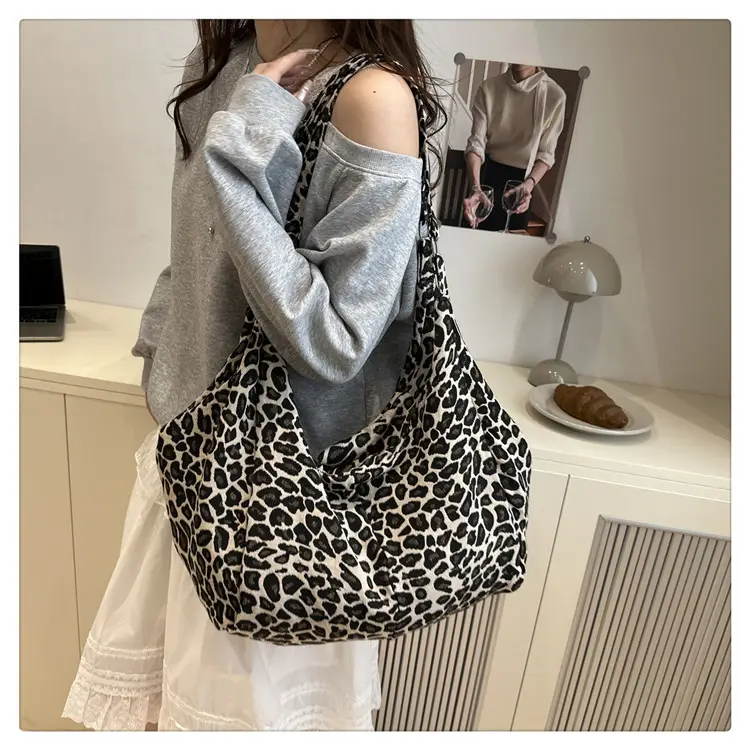 Retro Zebra Pattern Large Tote Bag for Women — feature 21