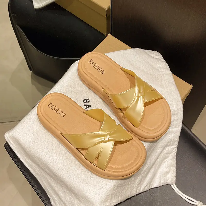 French-Style Stunning Slippers for Women, New Summer 2025, Suitable for Wearing Outside, Paired with Skirts, Soft-Soled Flat Beach Sandals - Image 6