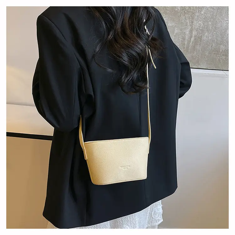 Red Korean Style Women's Shoulder Bag 2025 — feature 11