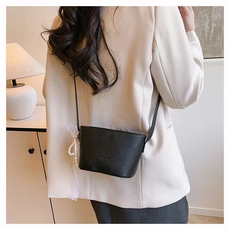 Red Korean Style Women's Shoulder Bag 2025 — feature 20