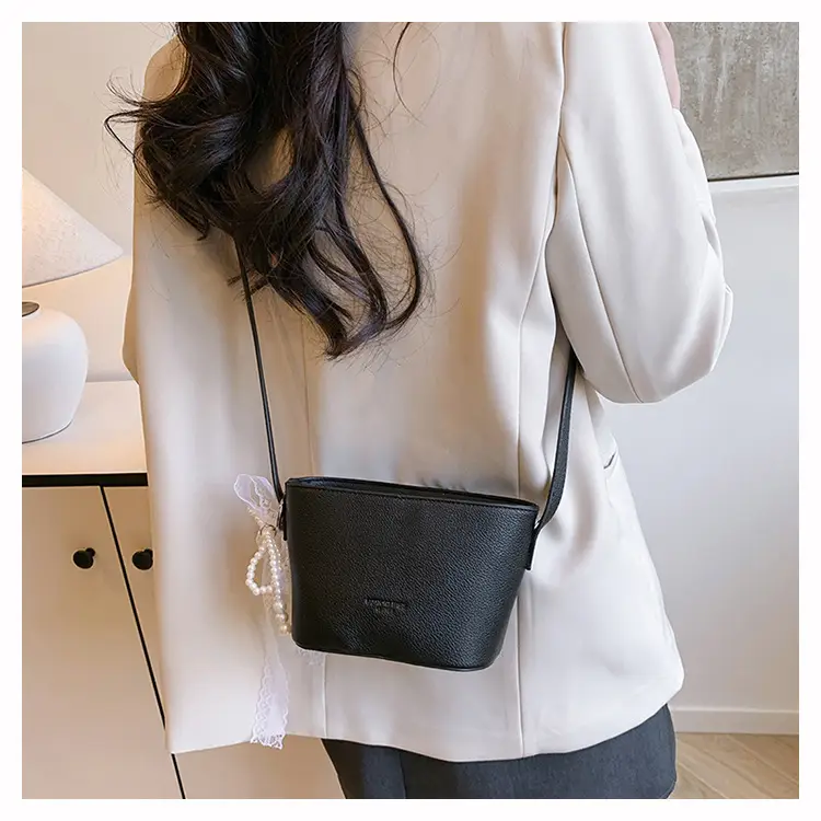 Red Korean Style Women's Shoulder Bag 2025 — feature 21