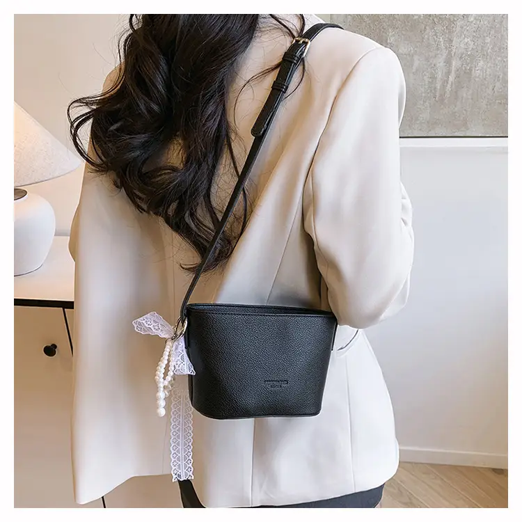 Red Korean Style Women's Shoulder Bag 2025 — feature 22