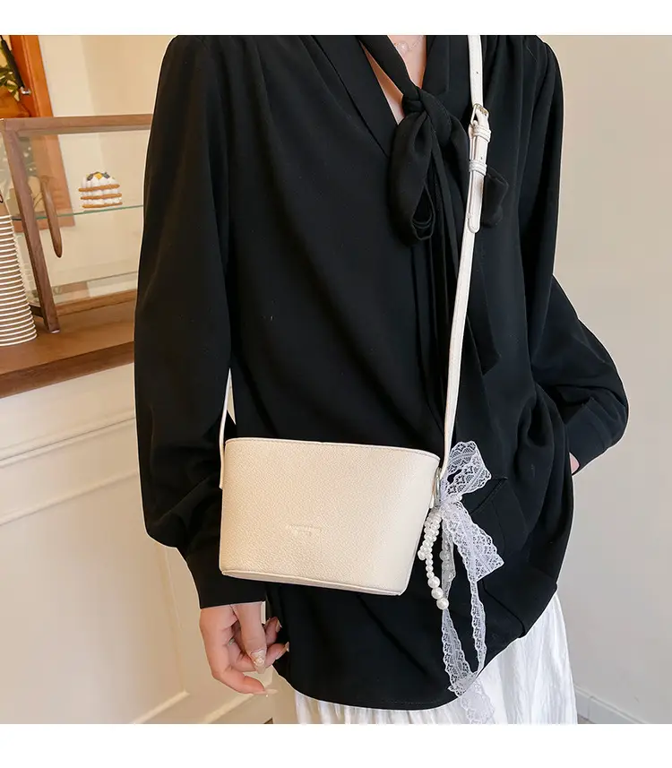 Red Korean Style Women's Shoulder Bag 2025 — feature 3