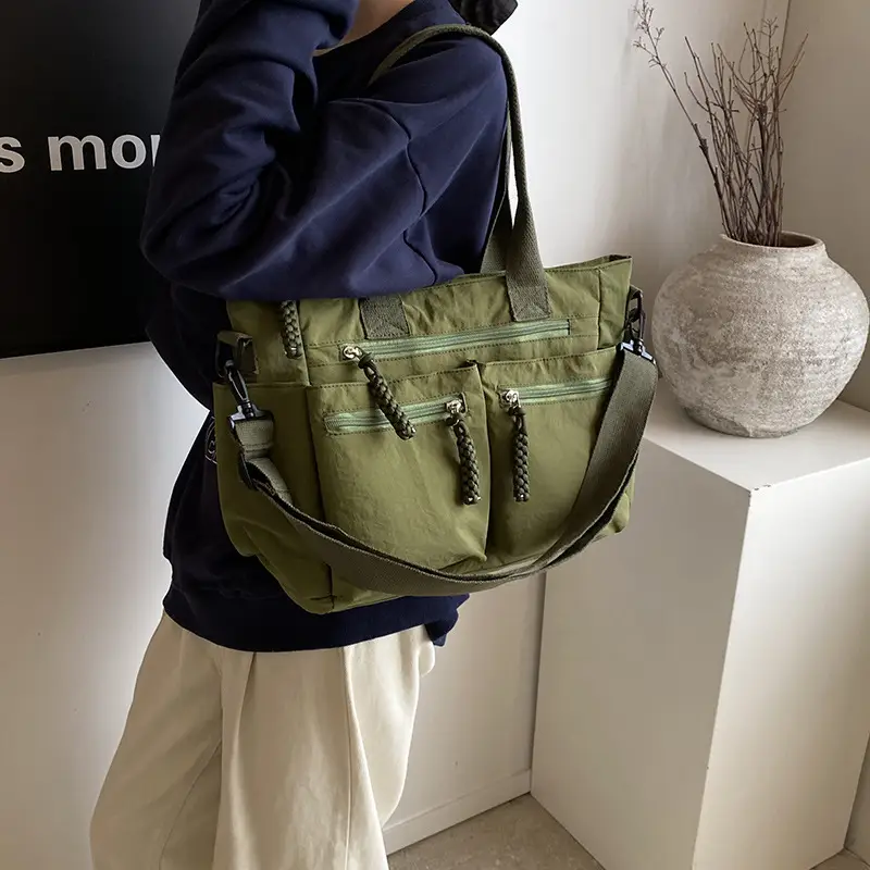 Nylon Large Capacity Travel Tote Bag for Women - Image 9