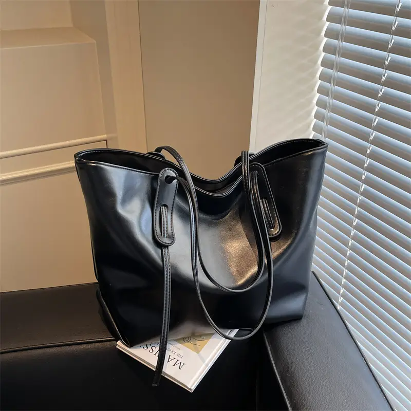 Black Leather Tote Bag for Women Large Capacity Shoulder Bag