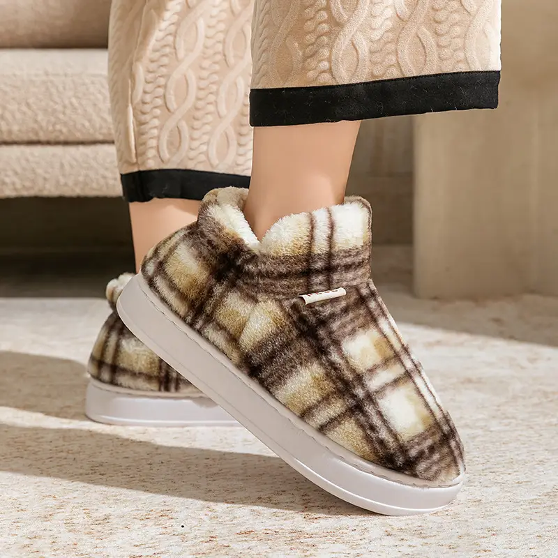 Thick Plush Cotton Slippers for Women in Autumn and Winter, Fleece-Lined, Wear-Resistant, Comfortable for Home and Outdoor Wear, Warm Snow Boots for Men
