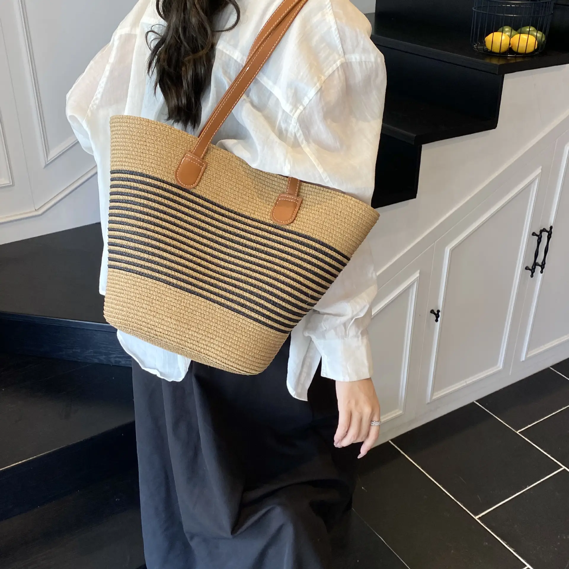 Women's Woven Straw Shoulder Bag Large Capacity Summer 2025 - Image 5