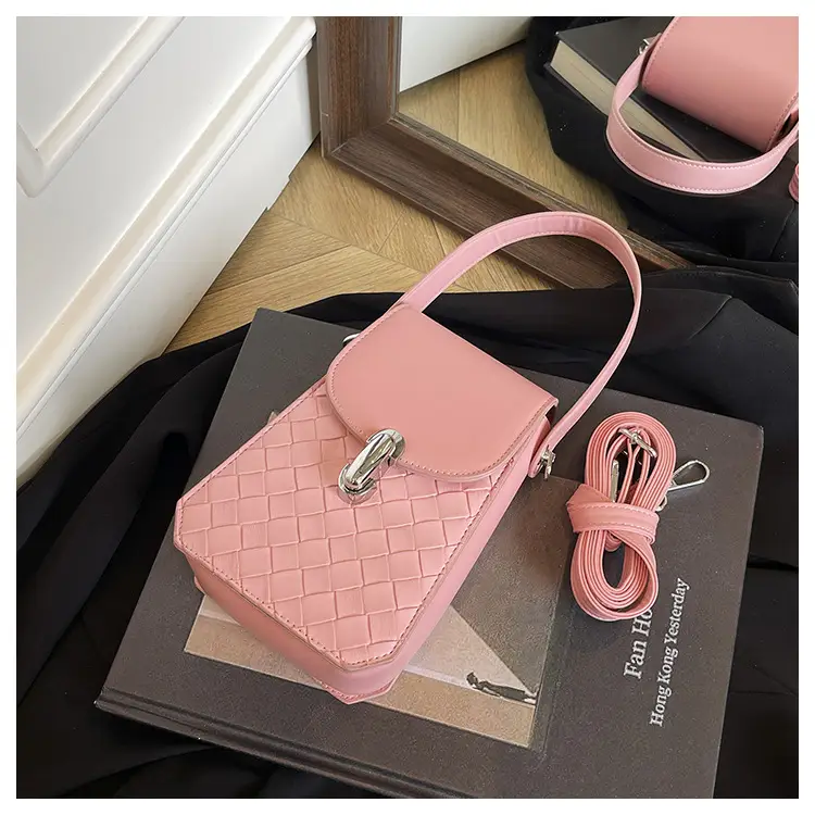 White Embroidered Shoulder Bag for Women 2025 — feature 21