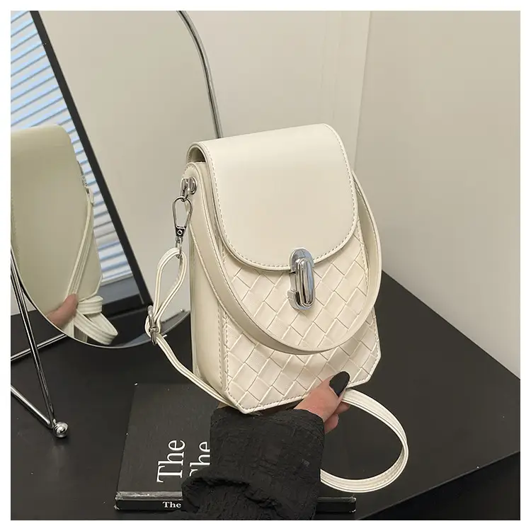 White Embroidered Shoulder Bag for Women 2025 — feature 23