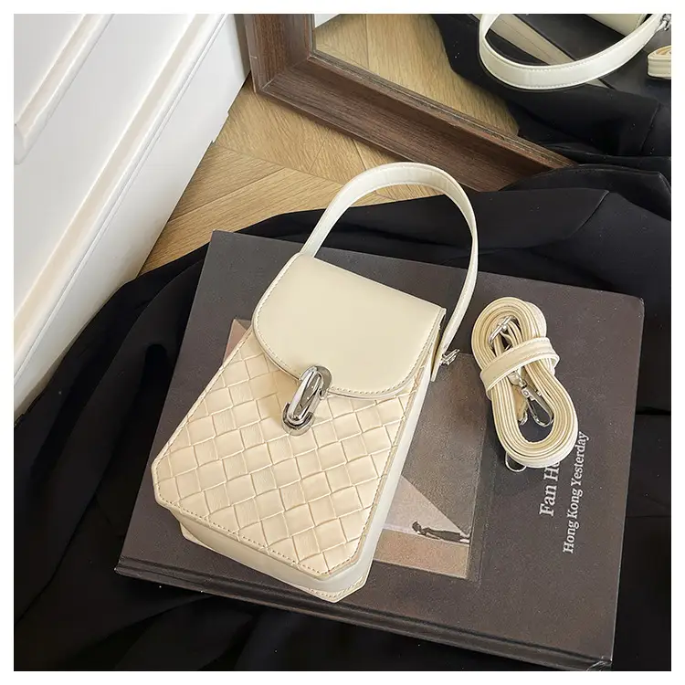 White Embroidered Shoulder Bag for Women 2025 — feature 24