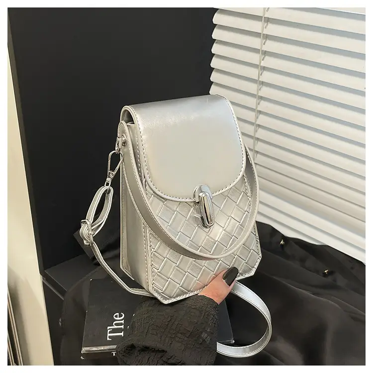 White Embroidered Shoulder Bag for Women 2025 — feature 25