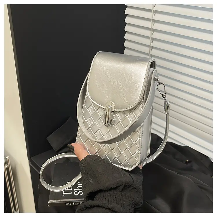White Embroidered Shoulder Bag for Women 2025 — feature 26
