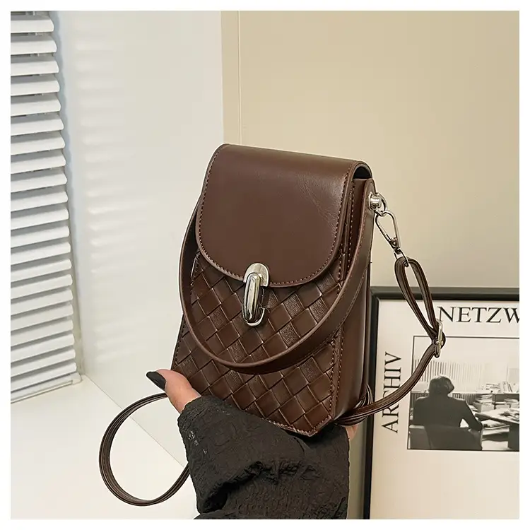 White Embroidered Shoulder Bag for Women 2025 — feature 28
