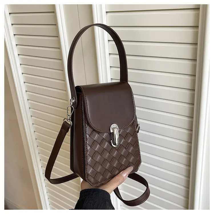 White Embroidered Shoulder Bag for Women 2025 — feature 29
