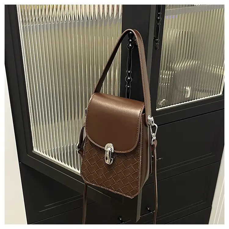 White Embroidered Shoulder Bag for Women 2025 — feature 30