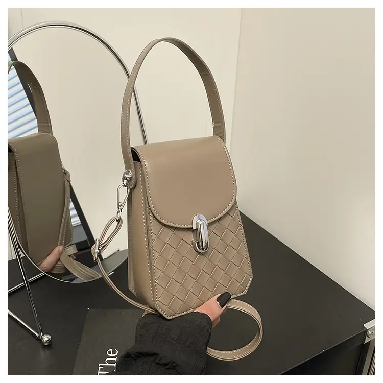 White Embroidered Shoulder Bag for Women 2025 — feature 32