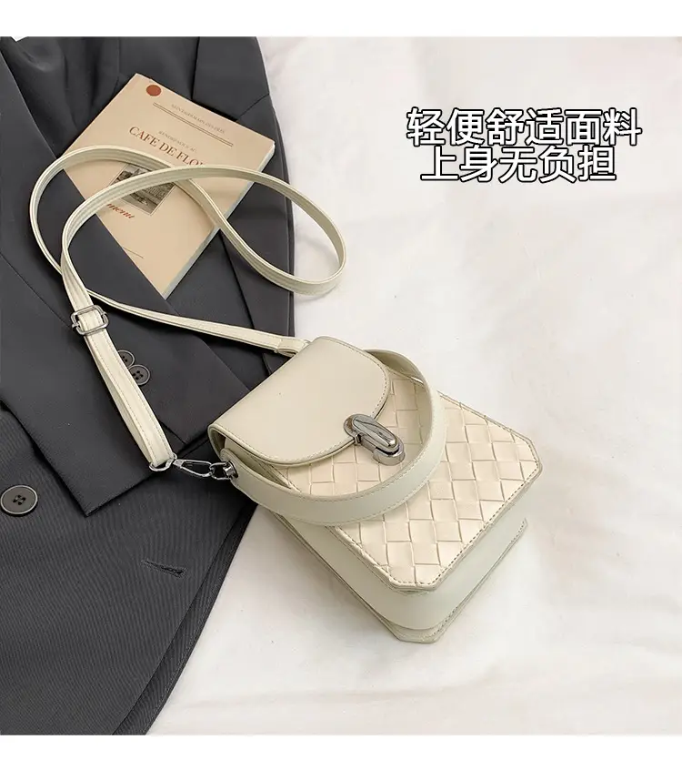 White Embroidered Shoulder Bag for Women 2025 — feature 4