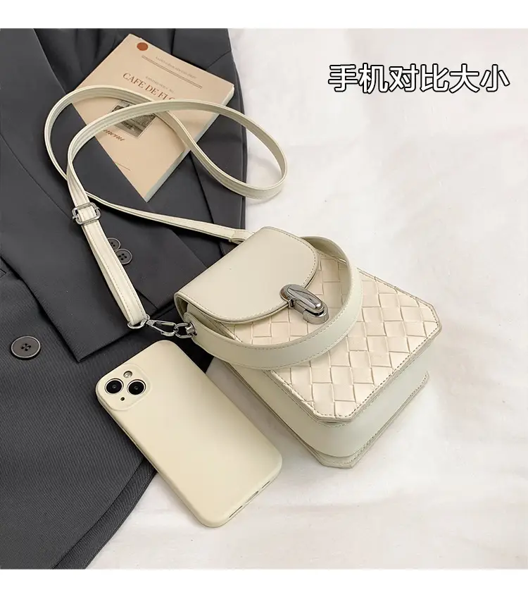 White Embroidered Shoulder Bag for Women 2025 — feature 5