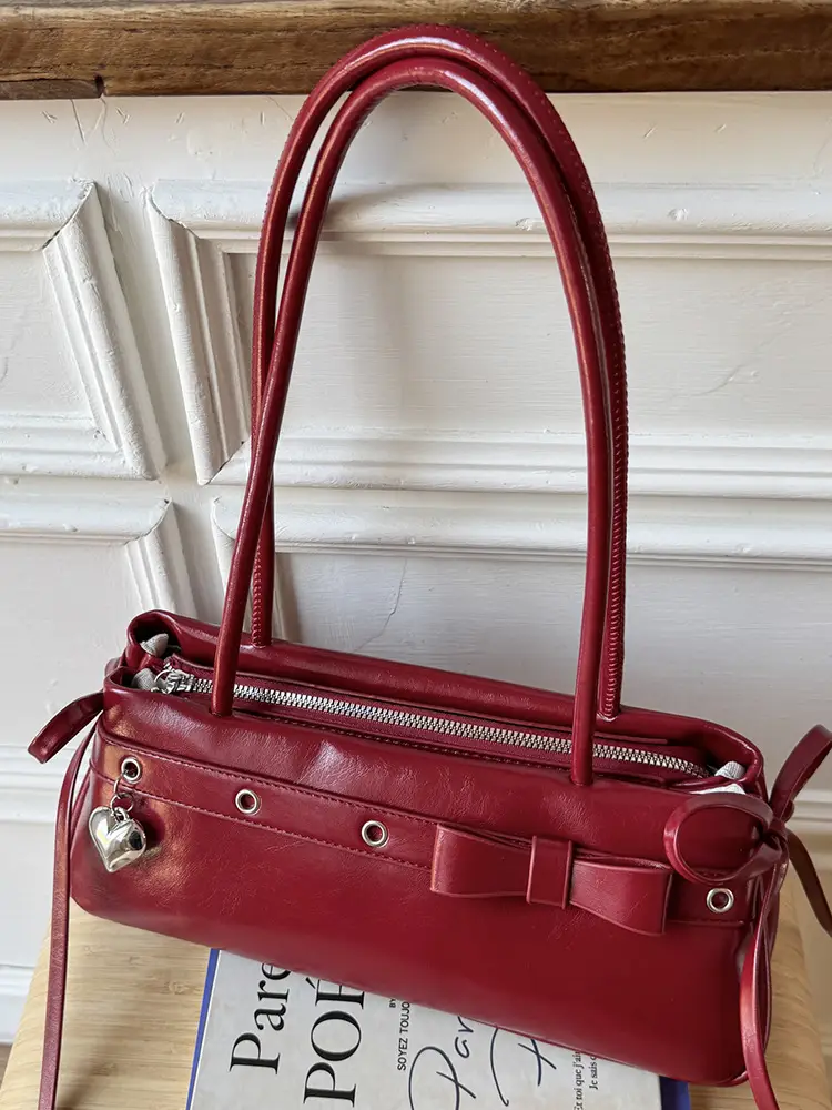 Women's Red Leather Shoulder Bag with Zipper Compartment - Image 5