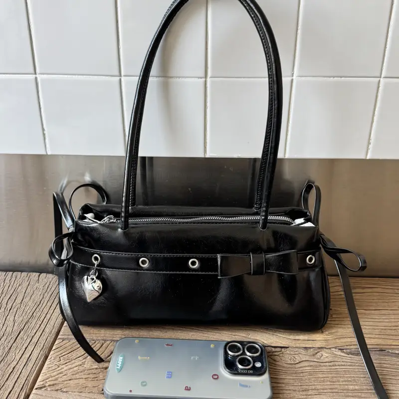Women's Red Leather Shoulder Bag with Zipper Compartment — feature 8