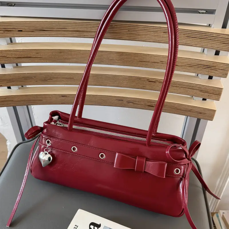 Women's Red Leather Shoulder Bag with Zipper Compartment - Image 2