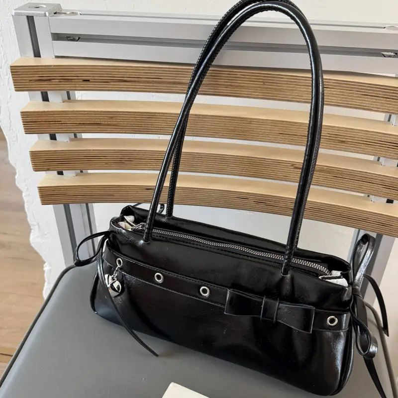 Women's Red Leather Shoulder Bag with Zipper Compartment - Image 3