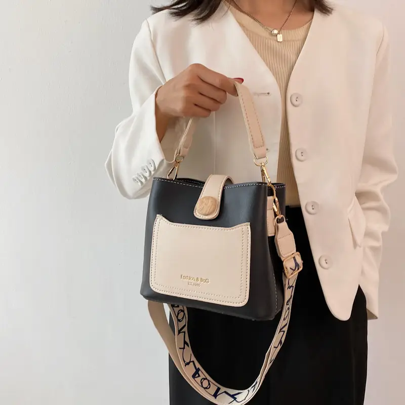 Trendy Women's Beige Leather Shoulder Bag with Crossbody Strap - Image 5