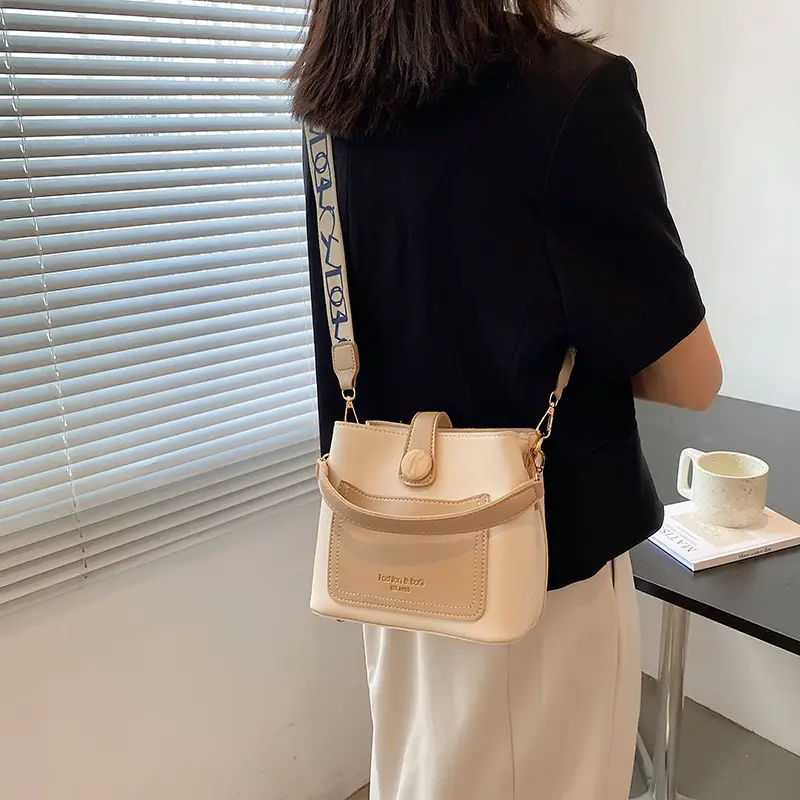 Trendy Women's Beige Leather Shoulder Bag with Crossbody Strap - Image 6