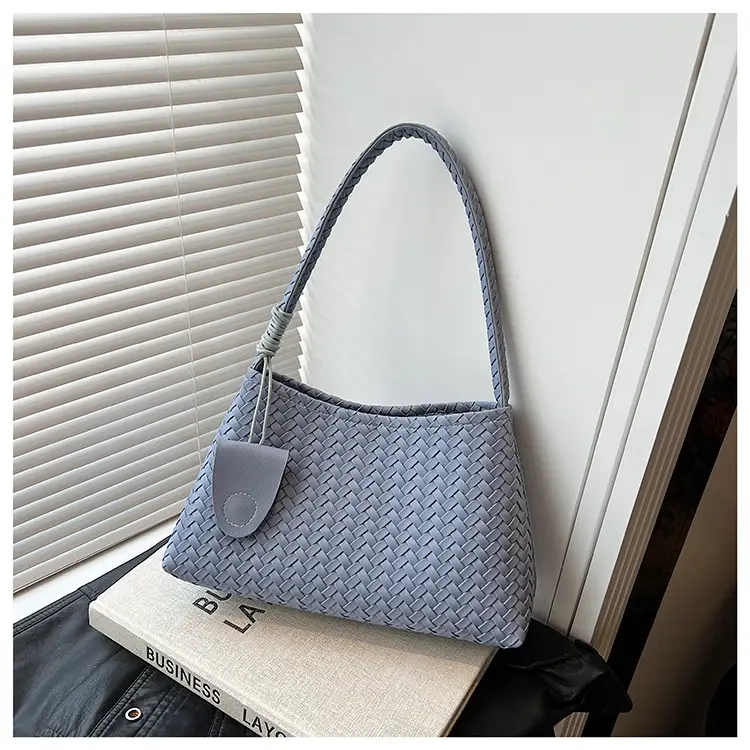 Red Woven Cross-Border Bag for Women Summer 2026 — feature 10