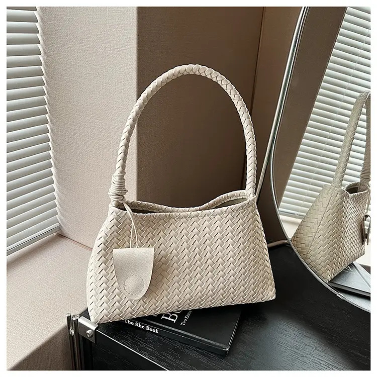 Red Woven Cross-Border Bag for Women Summer 2026 — feature 15