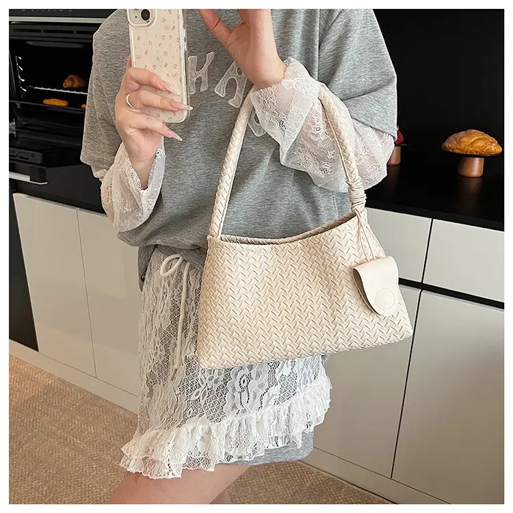 Red Woven Cross-Border Bag for Women Summer 2026 — feature 19